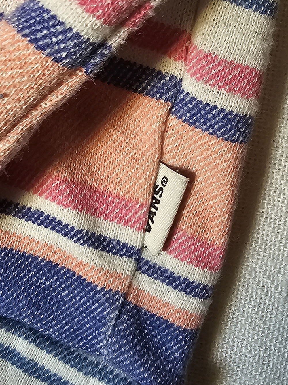 Vans Women's Wazzy Stripe Pullover Hoodie Size Medium Pink/blue Stripe - Picture 4 of 5